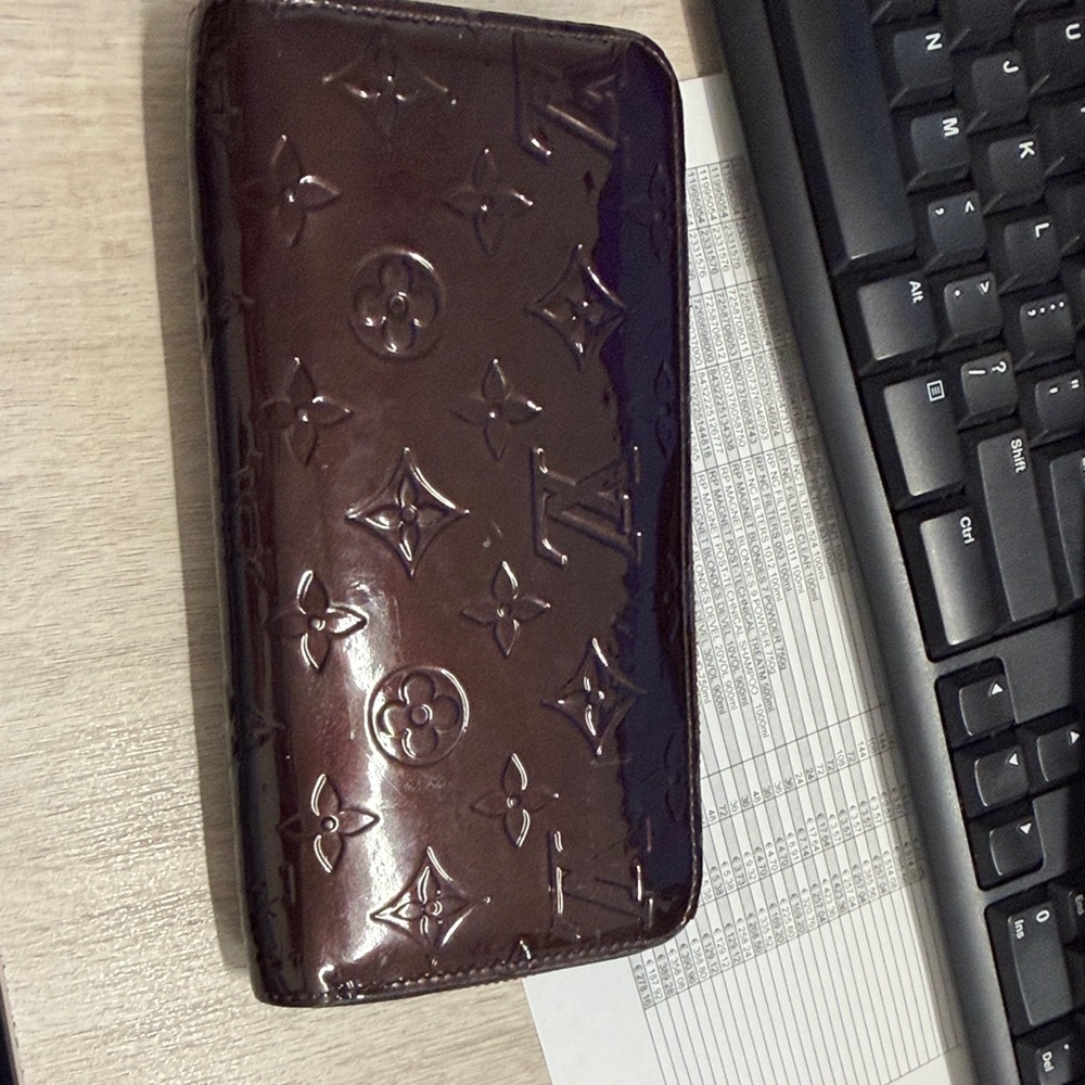 Louis Vuitton Glossy Monogram Clutch in Deep Brown
